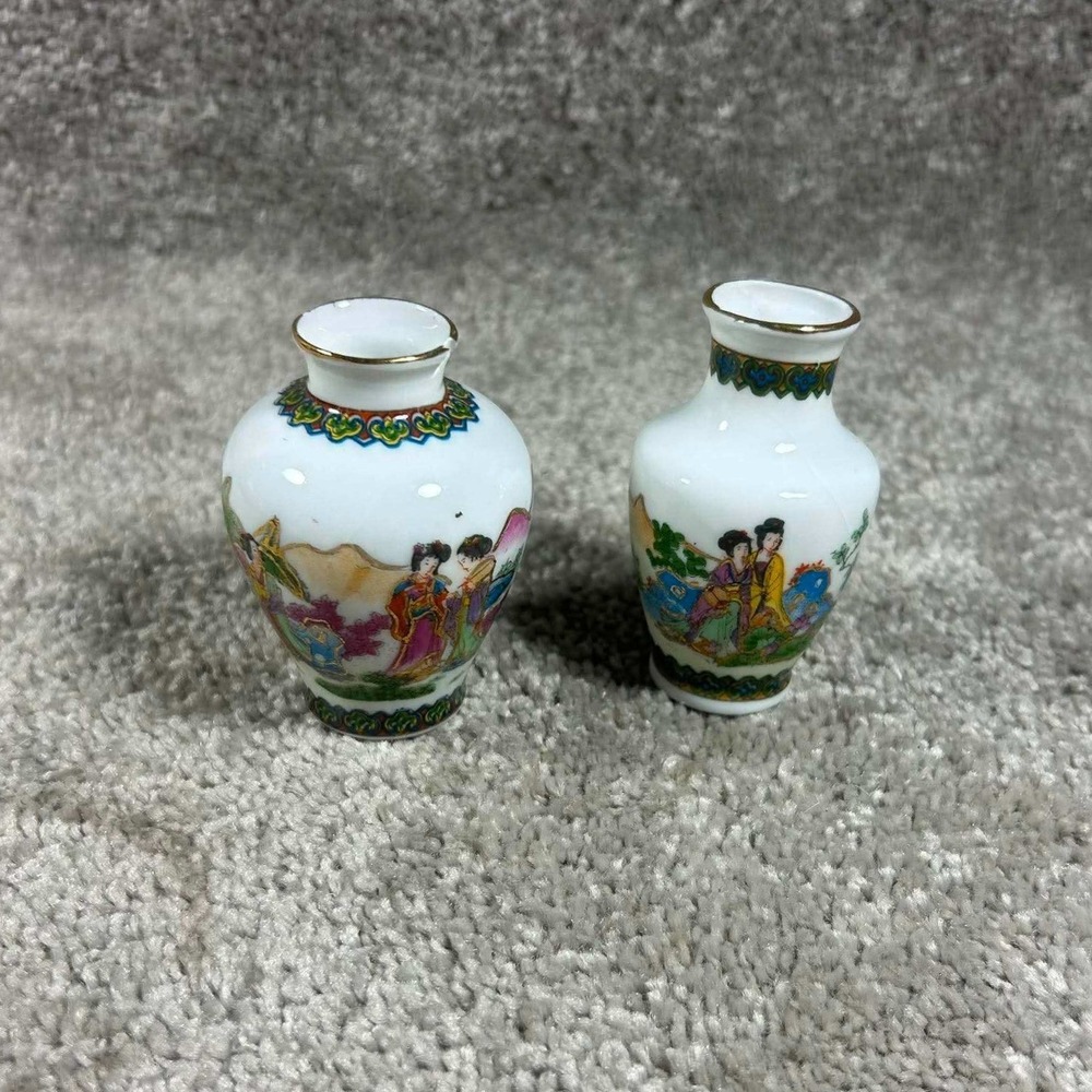 Miniature Bud Vases White‎ Porcelain Geisha Scene Gold Trim Set of 2 Trinket